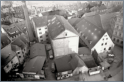Blick vom Turm der Annenkirche stadtwärts auf die Hofmühle rechts und die Bäckermühle (Mühlhof) links, ca. 1905, rechts zur Annenstraße und Mühlgässchen, hinter dem Schornstein und den Mühlengebäuden verläuft die Kanalgasse, links zum Freiberger Platz
